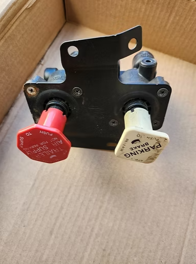 OEM BENDIX AIR BRAKE VALVE 4790208 ,4844553