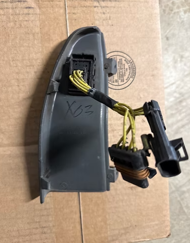 LH gray door switch panel p/n 18-32561-003