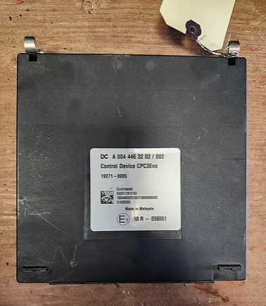 2018-2020 Freightliner CASCADIA Cab Control Module CECU A0044463202