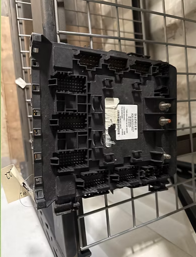 2021 Freightliner CASCADIA Single Sam Fuse Panel (DAMAGED) A06-95633-002