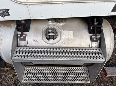 Peterbilt 70 gallon fuel tank passenger side