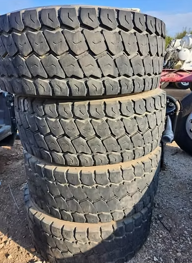 445/65 22.5 Michelin XZY3 Commerrcial Truck Tire