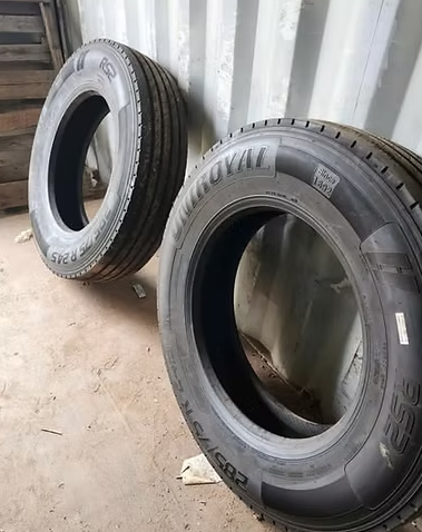 Two Tires Uniroyal RS2 Regional Steer 285/75R24.5 147/144I