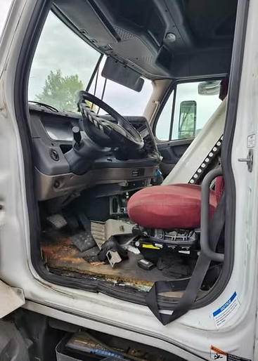 2009 Volvo VNL only part