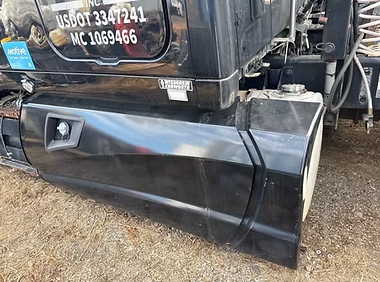 2011-2015 Kenworth T700 black RH Center Skirt - Used