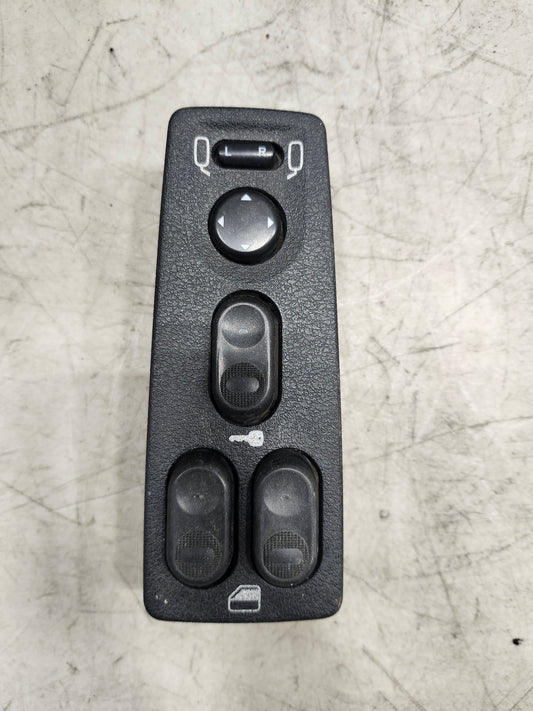 A0045459207 FREIGHTLINER CASCADIA DRIVER SWITCH DOOR PANEL WITH LOCK BUTTON