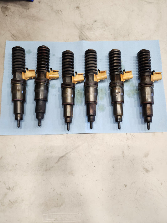 ONLY CORE Volvo VNL D11 Diesel Engine Fuel Injectors 21028628 Delphi SOLD AS IS