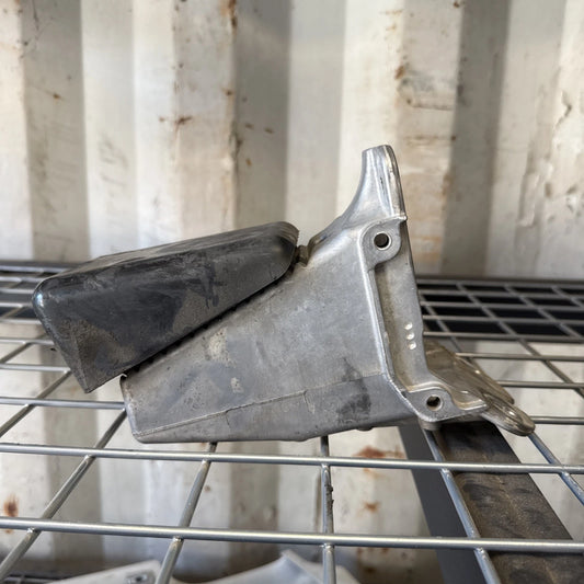 PACCAR PETERBILT HOOD REST L85-6084A
