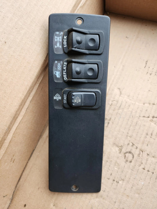2015 Kenworth T700 Dash Panel with 3 Switches P/N S45-1000-3 G90-1001-12