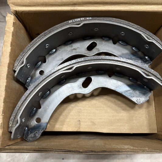 GENUINE NEW OEM ISUZU NPR BRAKE SHOE KIT 2-90226-100-0