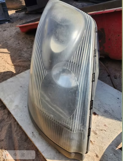 Right Side Headlamp for Volvo VNL 82329127
