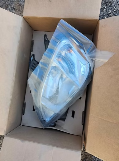 Two new Freightliner Columbia Headlights 1996 - 2017 With Bulbs