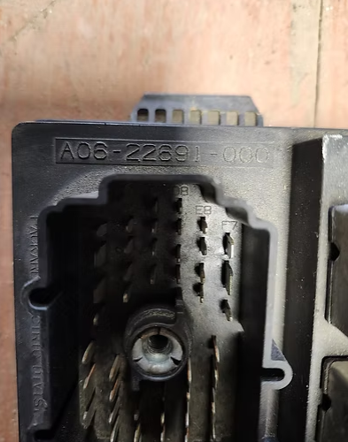 FREIGHTLINER FUSE BOX A06-22691-000