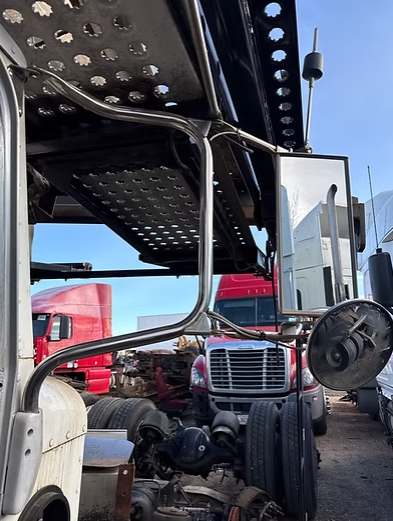 2011 Peterbilt mirror RH