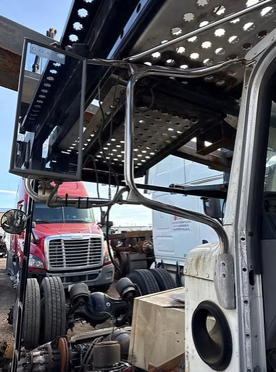 2011 peterbilt left mirror