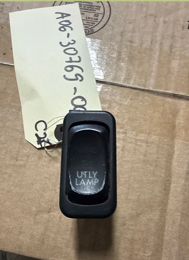 Freightliner Columbia/ M2 112 Utility Lamp Toggle Switch A06-30769-003