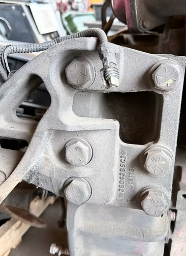 Cummins X15 ISX15 Diesel Engine Flywheel Housing With Mounts 3103584 Truck ISX