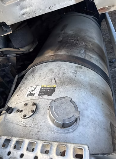 Volvo 2003 passenger side fuel tank 150 gallons