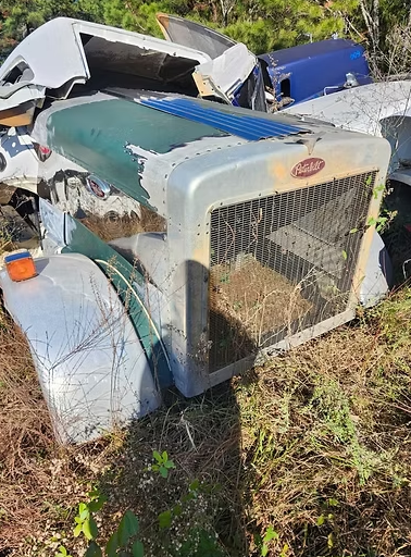 Peterbilt 379 Hood Grill fenders