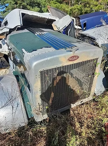 Peterbilt 379 Hood Grill fenders