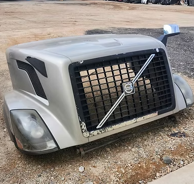 2003 Volvo VNL Hood assembly