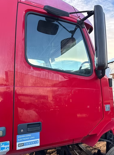 Volvo 2008 driver side door