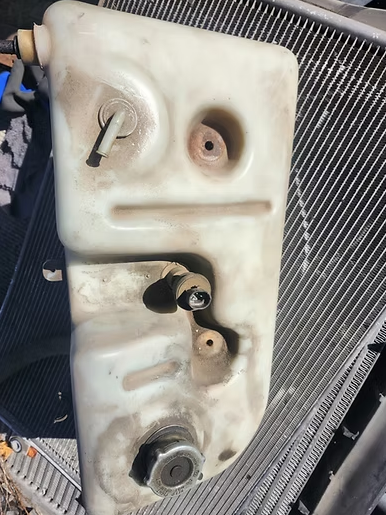 1999-2004 Sterling A9513 Radiator Overflow Bottle - Used | P/N 9456789