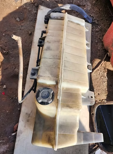 Volvo/ Mack Coolant Reservoir