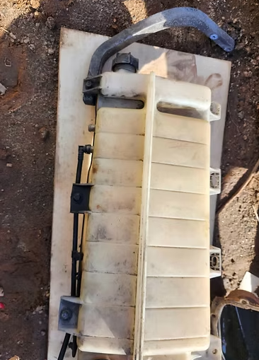 Volvo/ Mack Coolant Reservoir