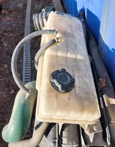 2008 Sterling Radiator hub assembly