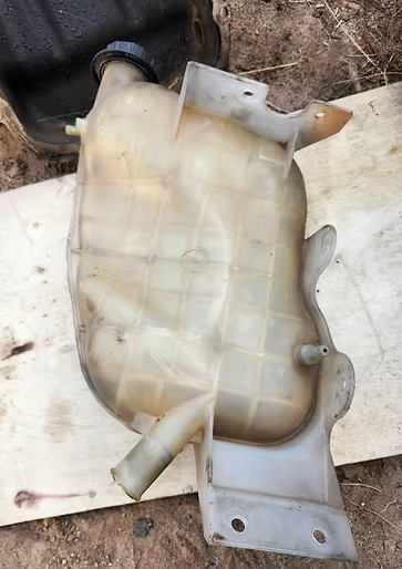 INTERNATIONAL 4200 4300 4400 RADIATOR OVERFLOW BOTTLE