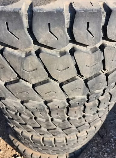 445/65 22.5 Michelin XZY3 Commerrcial Truck Tire