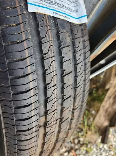 One New Tire National Road Max Stfet Natl-NRM39 ST215/75R14 TL8 108/103M