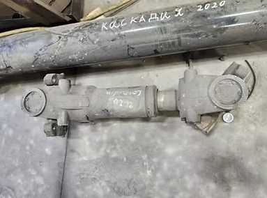 2020 Frightliner Cascadia A09-10983-570 Drive Shaft RPL25SD Main 57.00 in