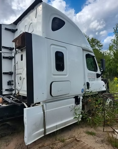 2015 Freightliner Cascadia parts