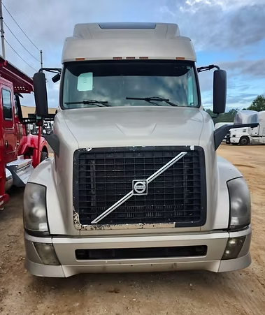 2003 Volvo VNL for parts