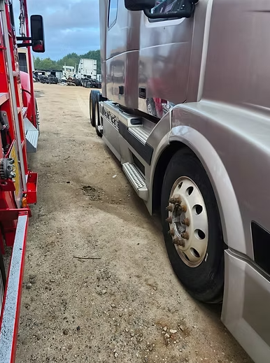 2003 Volvo VNL for parts