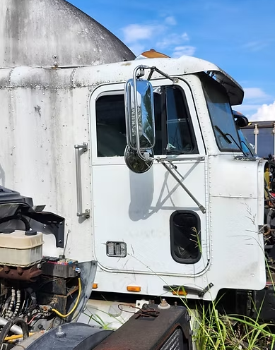 1995 Freightliner FLD120 parts