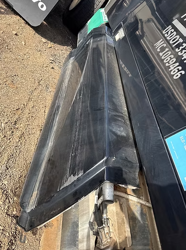 2011-2015 Kenworth T700 black RH Center Skirt - Used