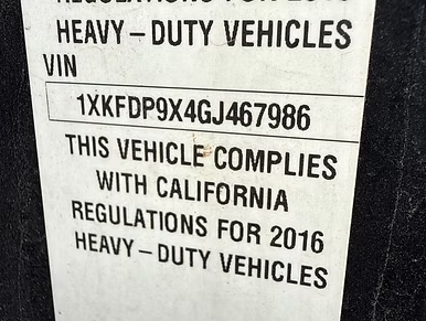 2011-2015 Kenworth T700 black RH Center Skirt - Used