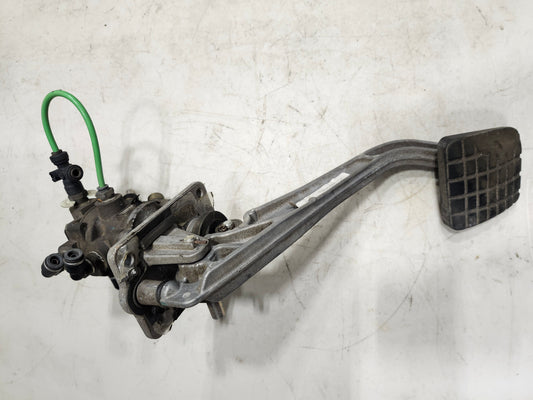 2014 Freightliner M2 Wabco Foot Brake Valve & Pedal 4613320080 / 9618992180