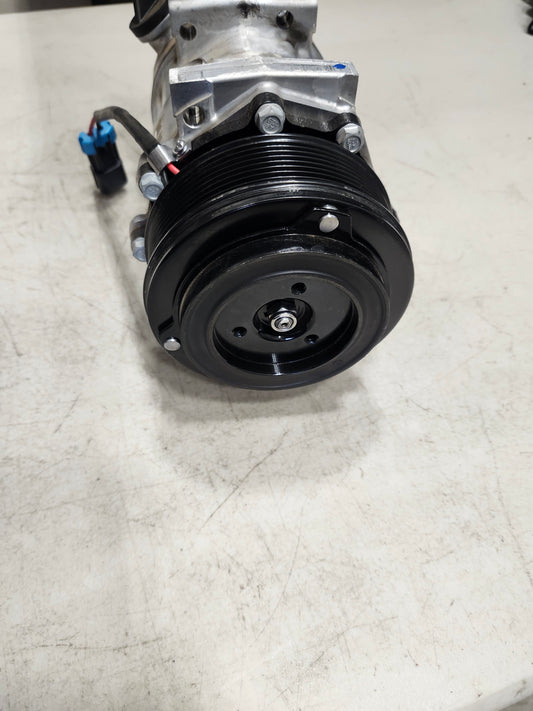 FLT4720Q International 3808548C1 New OEM AC Compressor & A/C Clutch