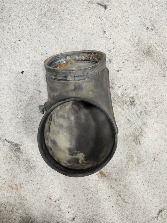 3580281C1 International Rubber Air Intake Elbow Fits 5600i,5900i,9200,9400,9900