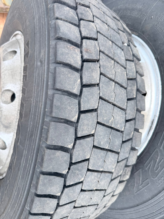 Bridgestone Tire 285/70R19.5 M+S with rim