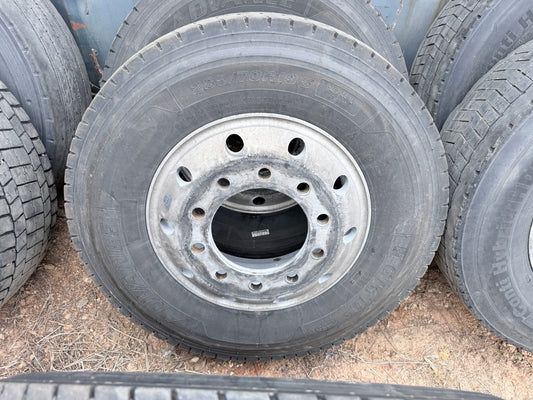 GR D Advance 285/70R19.5 tire with rim