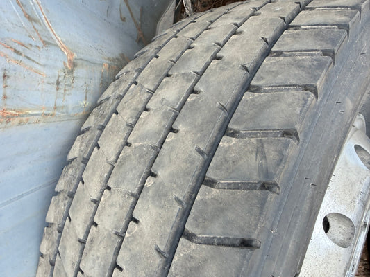 GR-D Advance 285/70R19.5 Tire with a rim