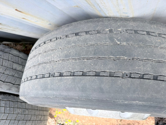 Michelin X-MULTI  285/70R19.5 tire with rim