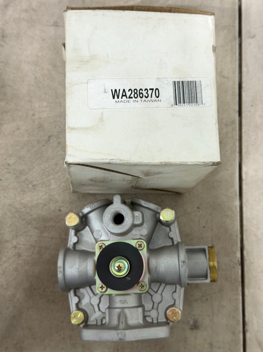 World American WA286370 - Air Brake Relay Valve - R-8 Type, (2) 1/2" NPT and (1)
