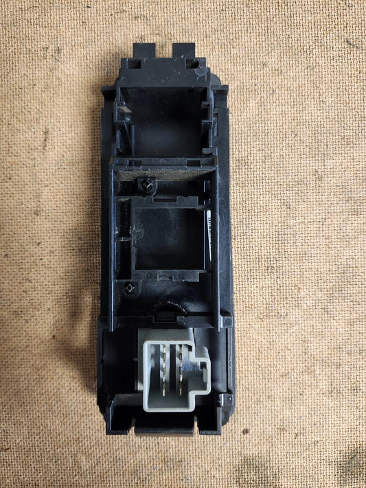 2015 OEM Freightliner Cascadia Right/ Passenger Door Electrical Switch 16915484