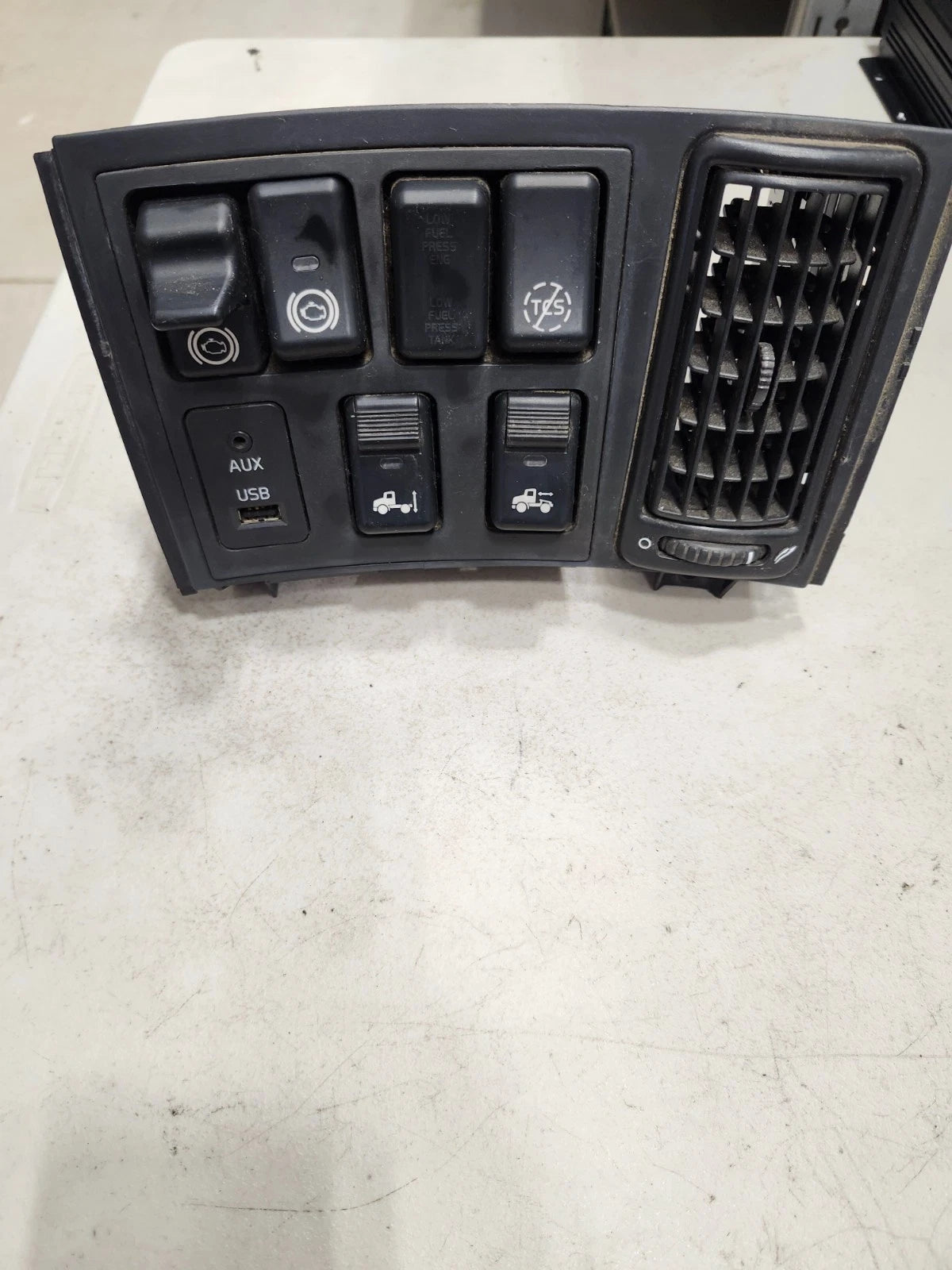 2015 Volvo Rocker Switch Panel Assembly 3175600 OEM – Truck World